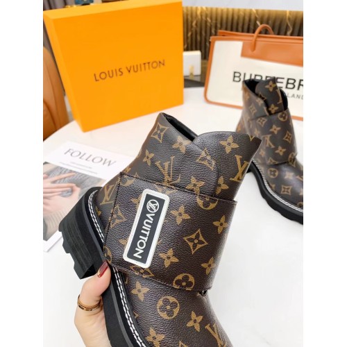 Tênis Louis Vuitton Couro Prateado Original - RKF77